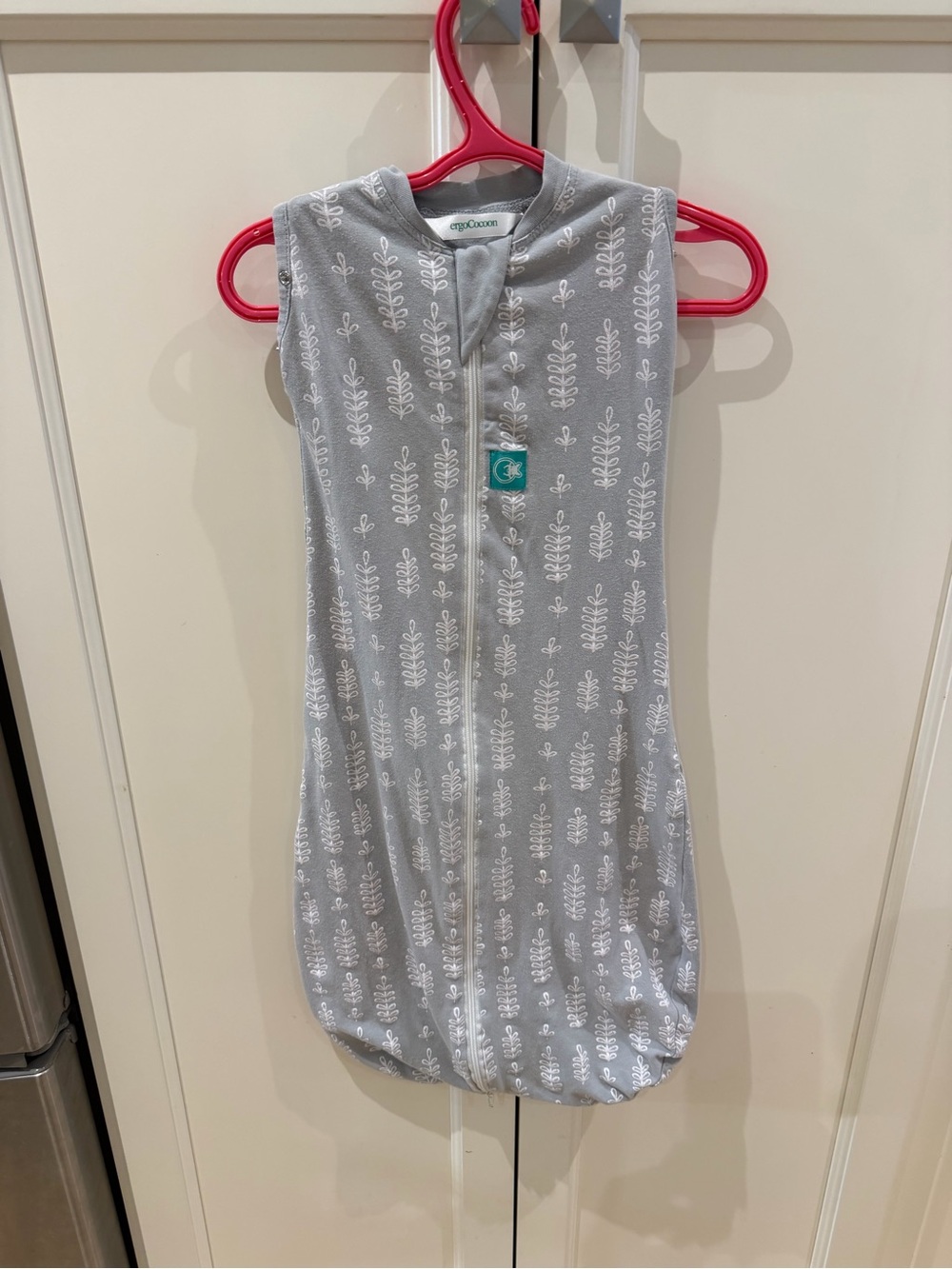 Ergo cocoon 6-12m Grey Sleep Sack with White Leaf Print